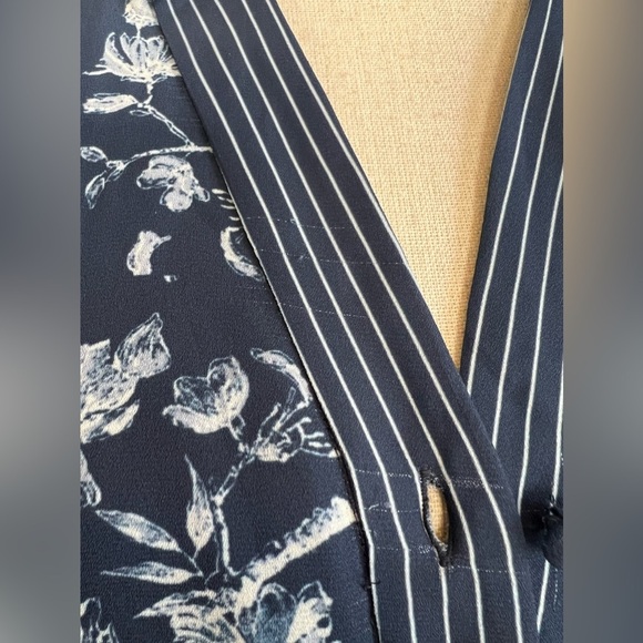 Alice + Olivia Conner Roll-Sleeve Handkerchief Shirtdress - Picture 6 of 9